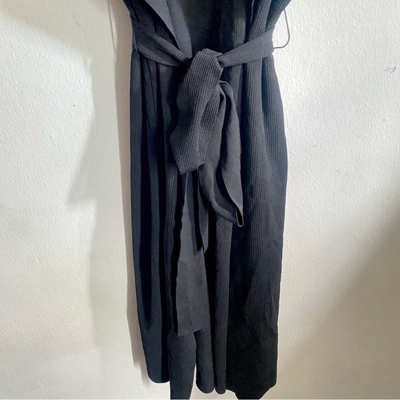 Vest // - Picture 4 of 6